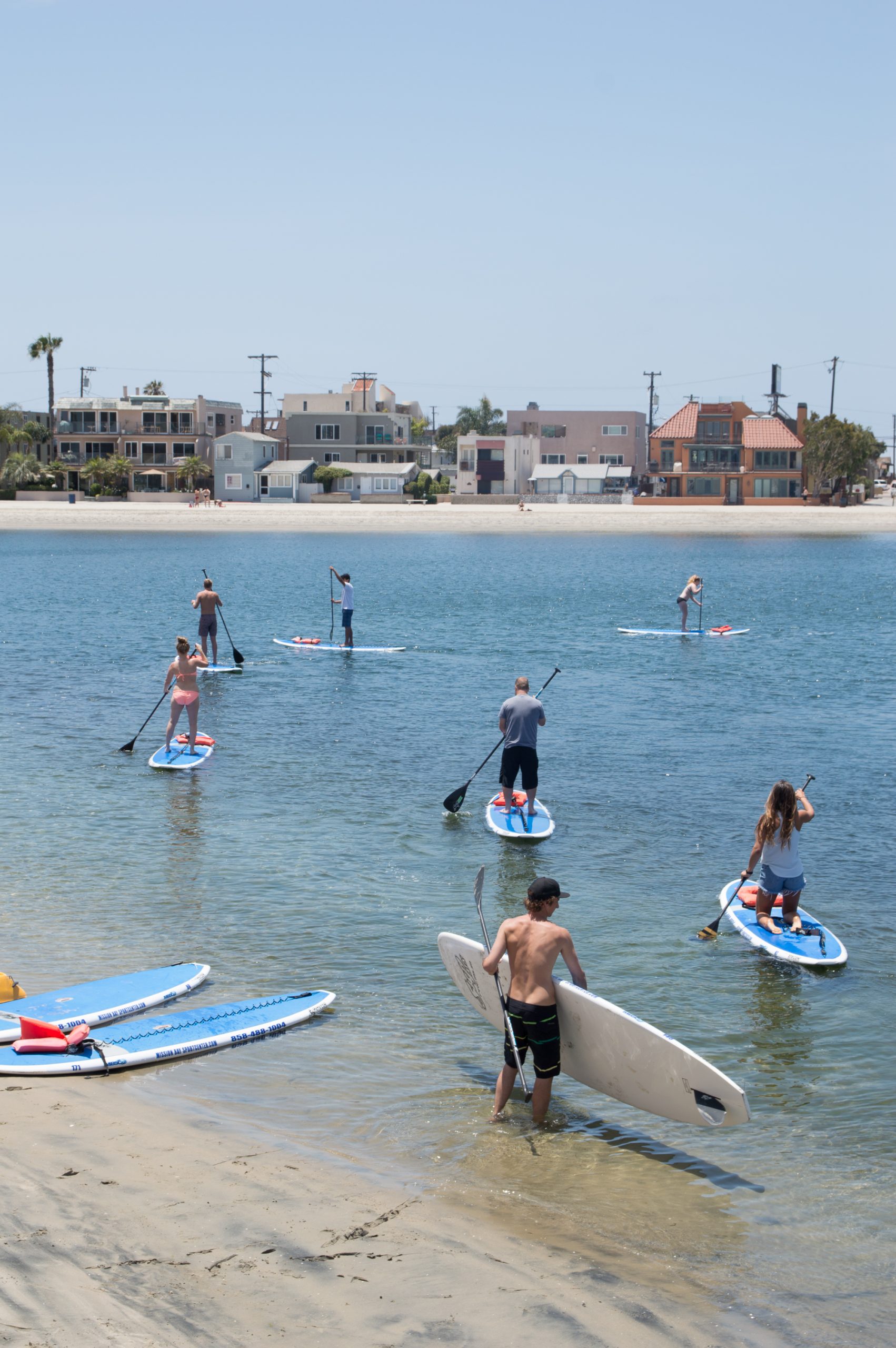 People paddleboarding on Mission Bay at Mission Bay Sportcenter
