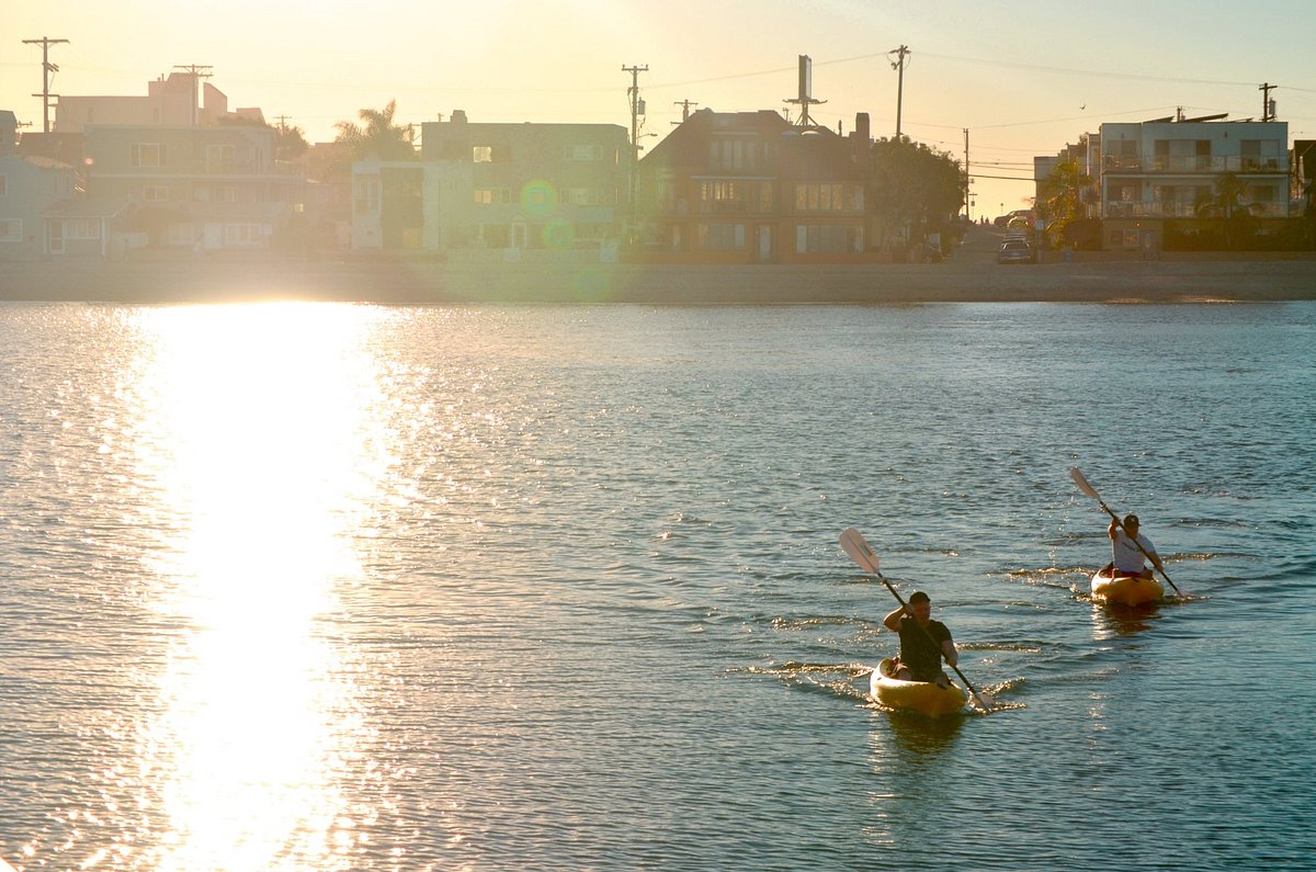 Kayaks recreating responsibly on Mission Bay