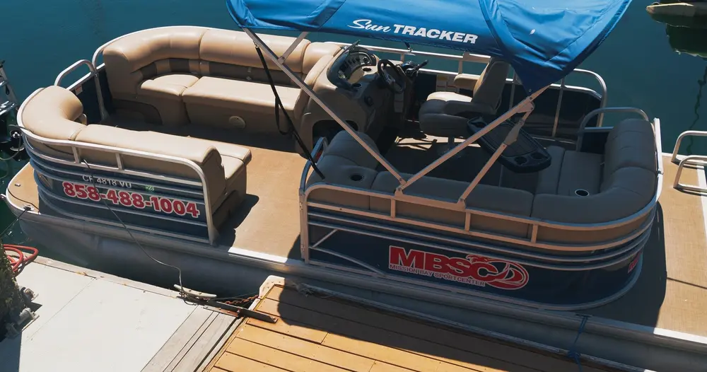 Pontoon boat experience on Mission Bay for groups